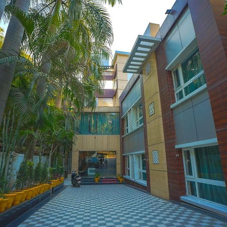 Q Saina S K Regency Rishikesh酒店 外观 照片