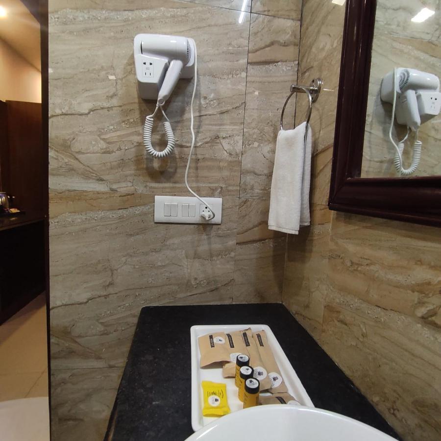 Q Saina S K Regency Rishikesh酒店 外观 照片
