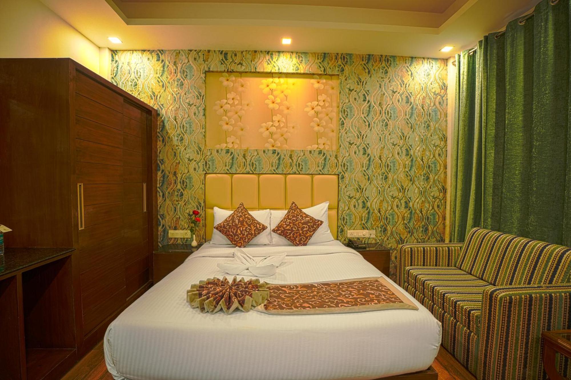 Q Saina S K Regency Rishikesh酒店 外观 照片