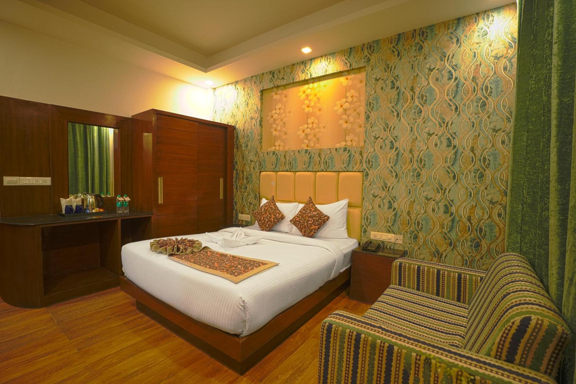 Q Saina S K Regency Rishikesh酒店 外观 照片