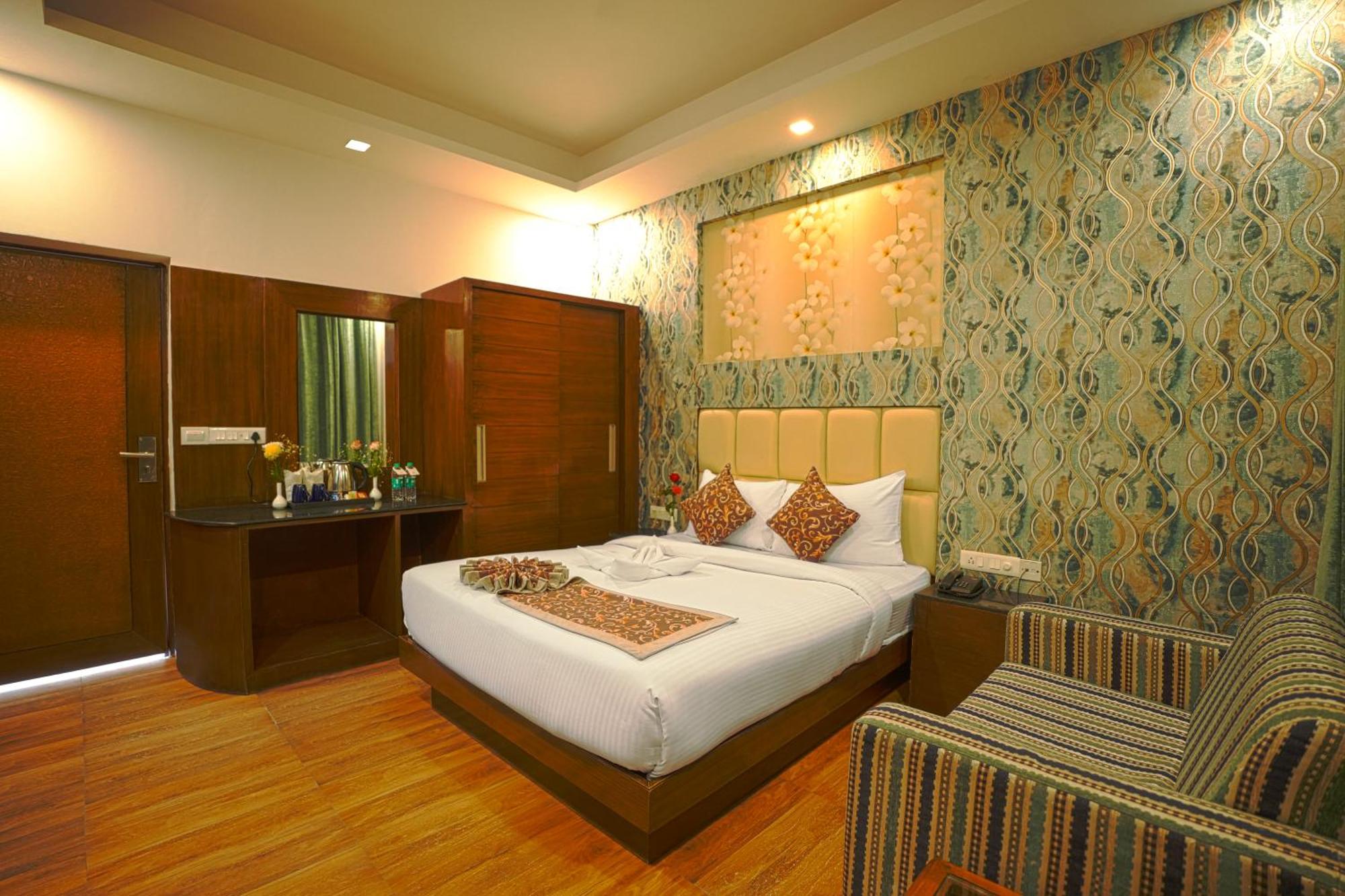 Q Saina S K Regency Rishikesh酒店 外观 照片