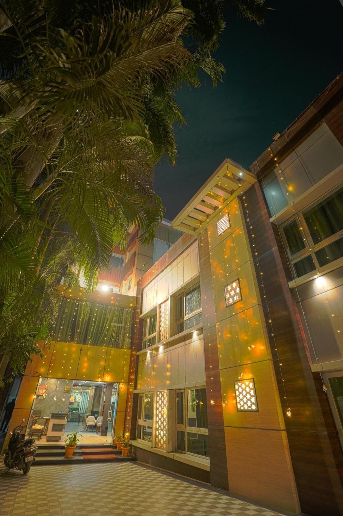 Q Saina S K Regency Rishikesh酒店 外观 照片
