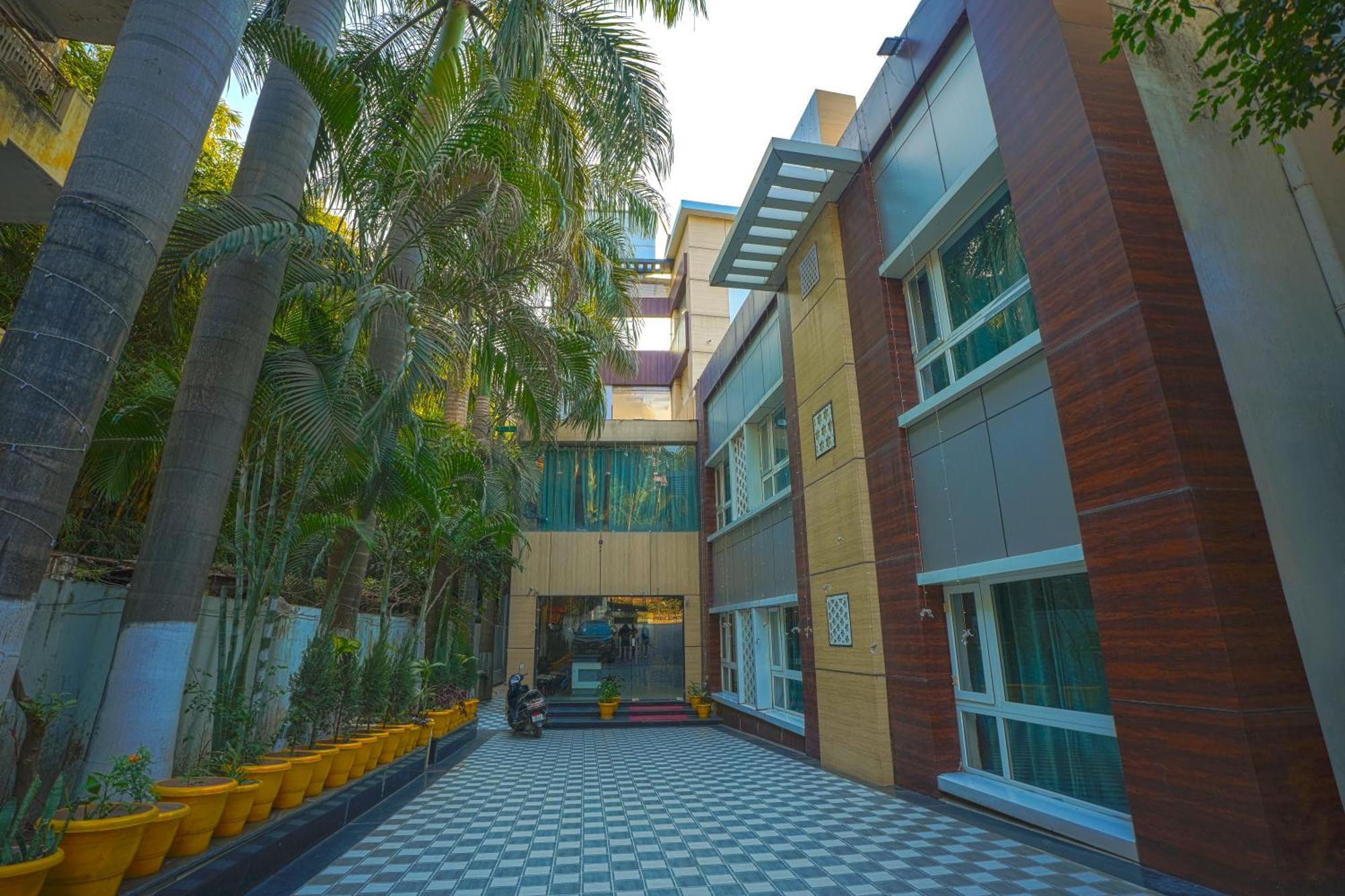 Q Saina S K Regency Rishikesh酒店 外观 照片