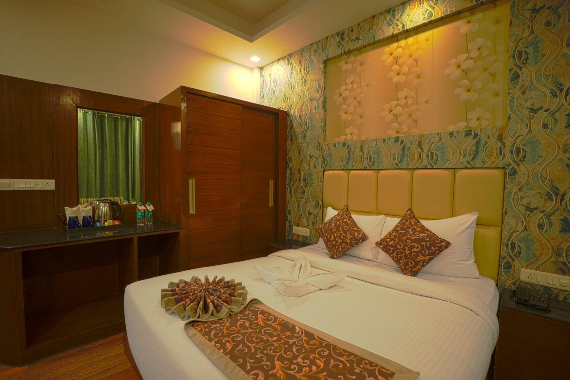 Q Saina S K Regency Rishikesh酒店 外观 照片